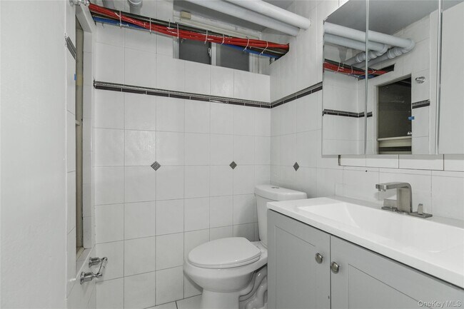 Building Photo - 11 A Floyd Pl