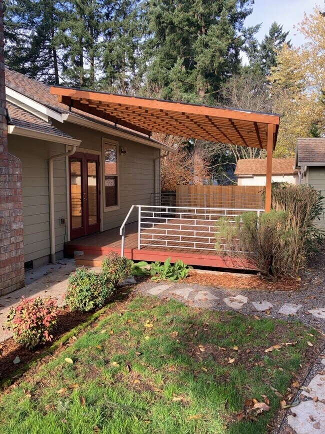 Building Photo - Burnt Bridge Creek 4 bedroom- Single Level