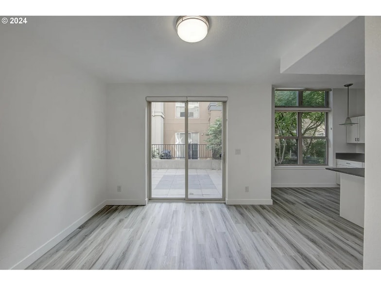 Building Photo - 6267 NE Carillion Dr