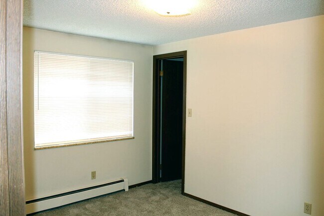 Building Photo - 3645 Butternut Dr