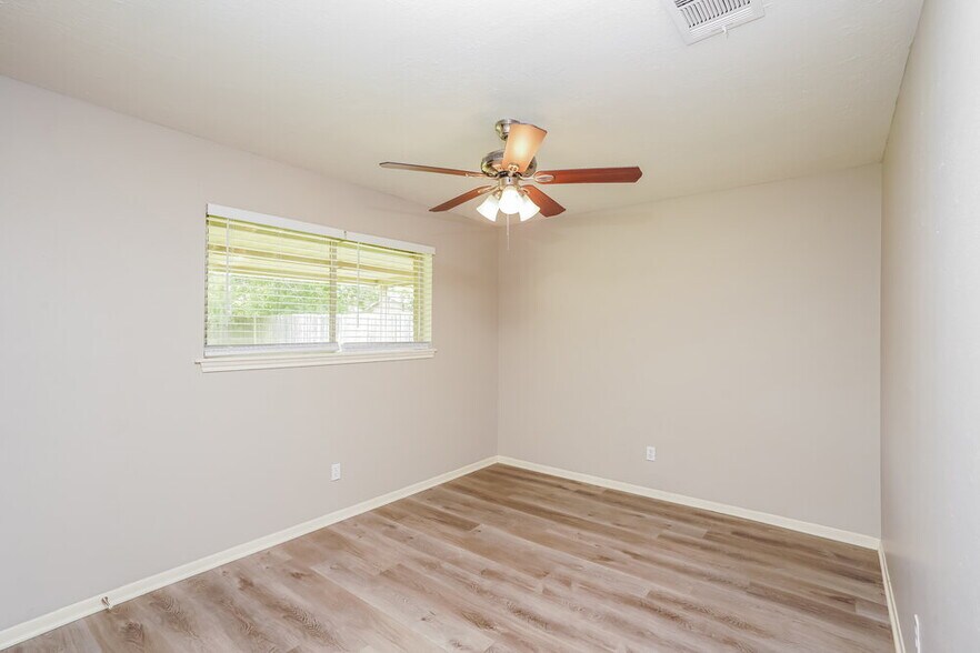 Building Photo - 332 Coventry Ln