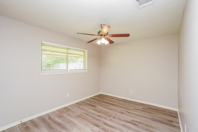 Building Photo - 332 Coventry Ln