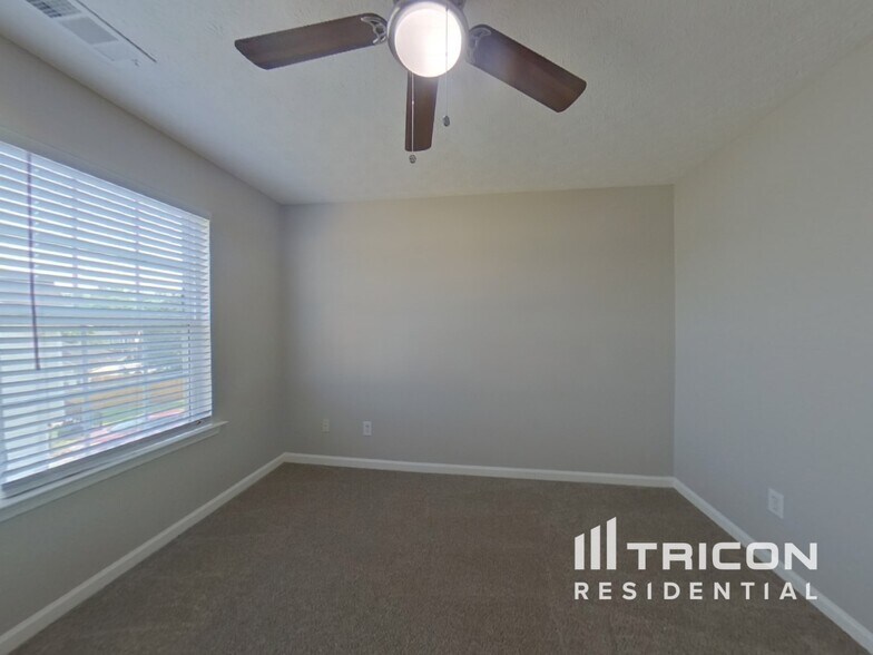 Building Photo - 157 Vinings Dr