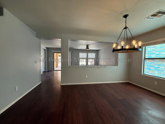 Building Photo - 21122 E Stonecrest Dr