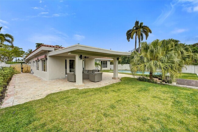 Building Photo - 12478 N Bayshore Dr