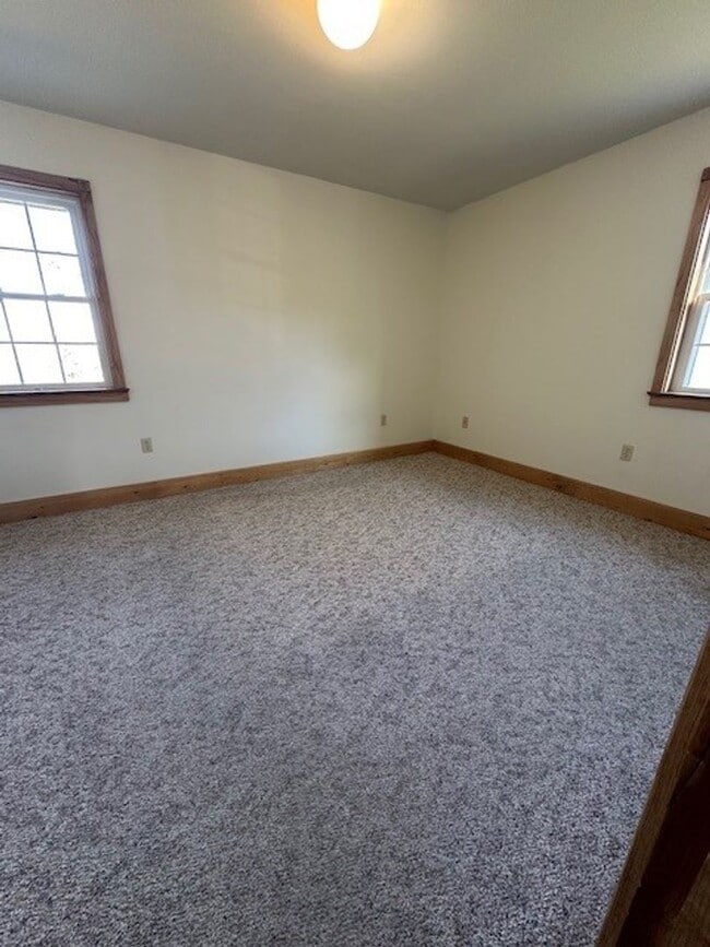 Building Photo - Leola 2 Bedroom 2nd floor