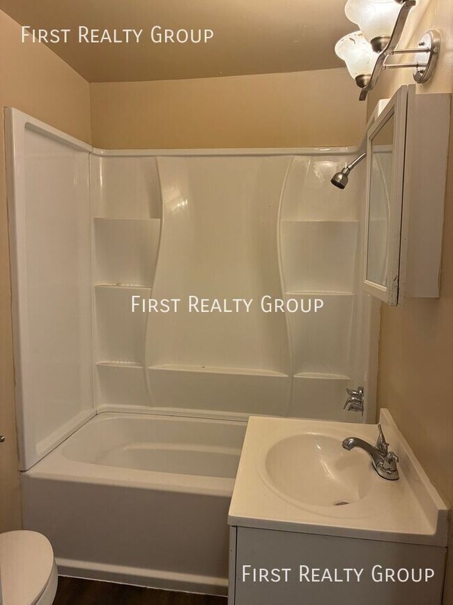 Building Photo - 2924 Preston St