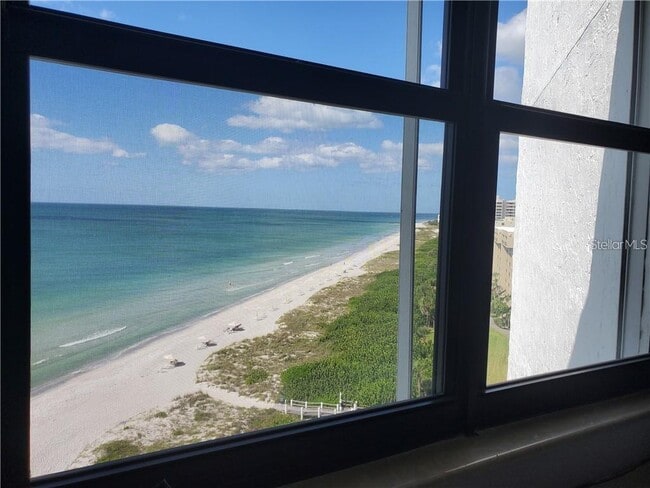 Building Photo - 1050 Longboat Club Rd