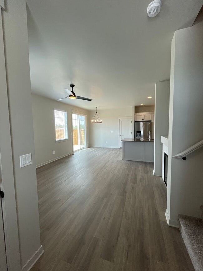 Building Photo - Townhome in Dry Canyon Community in NW Red...