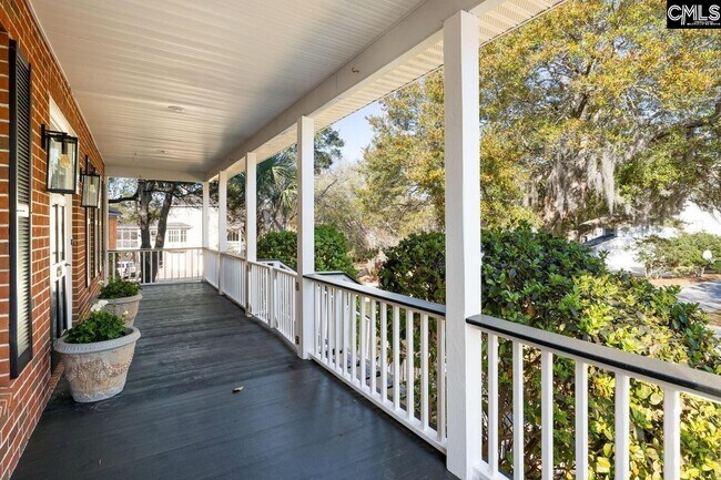 Building Photo - 669 Palisades Dr