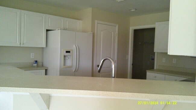 Building Photo - Available in April! Nice 3/2/2 Across From Jim Jeffers Park and Oasis North School