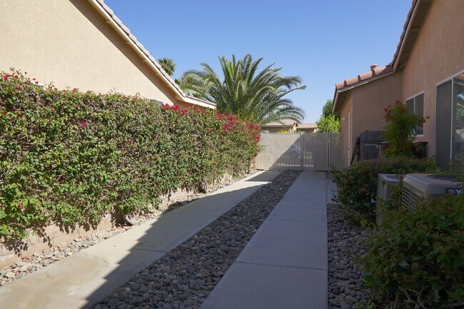 Building Photo - 81367 Avenida Camelia