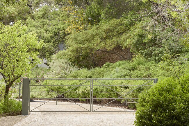 Building Photo - 901 Crater Camp Dr