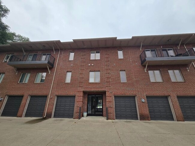 Building Photo - Chloe Park