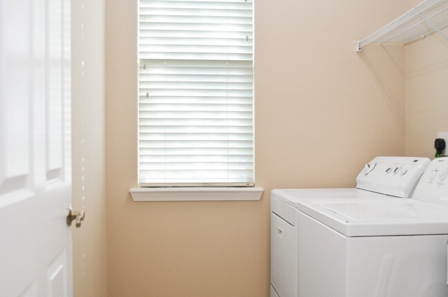 Building Photo - Exceptional Four Bedroom Home Located In Victoria Lakes!