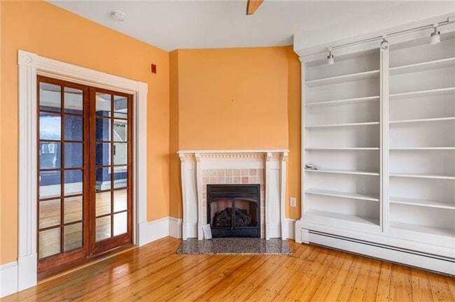 Building Photo - 181 Carrington Ave