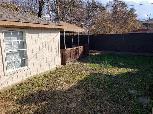 Building Photo - 2934 Chestnut Ave