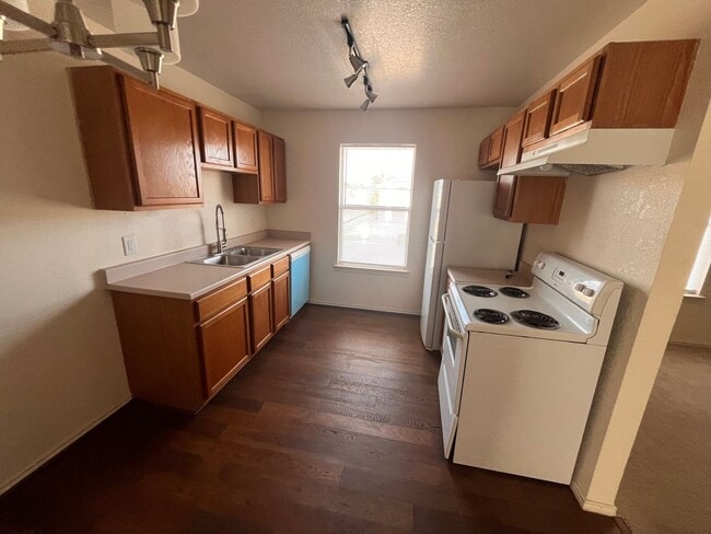 Building Photo - AVAILABLE NOW; APPLY AT OUR WEBSITE TODAY!