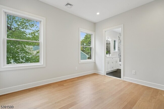 Building Photo - 15 Lake Rd