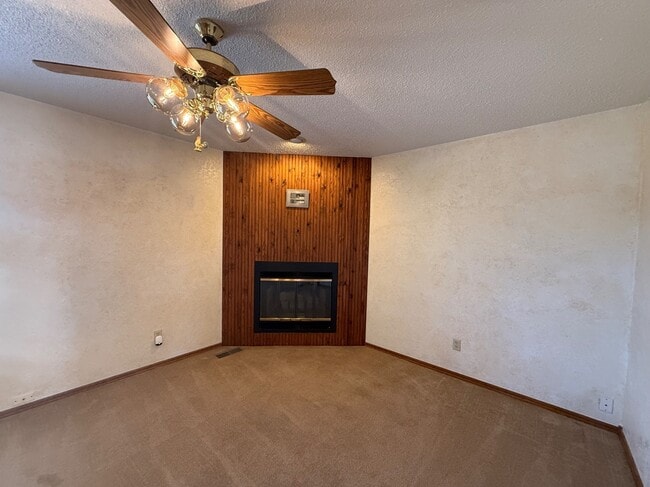 Building Photo - 1940 Ives Way Ln