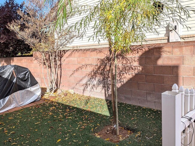 Building Photo - 351 S Valley View Dr