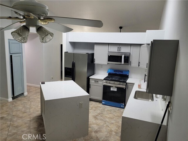 Building Photo - 18885 Oakview Way