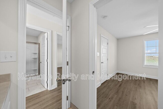 Building Photo - 105 Mace Ln