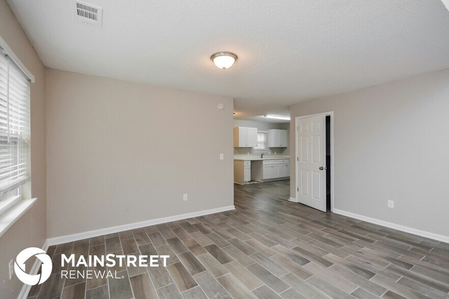 Building Photo - 722 Jockey Ln