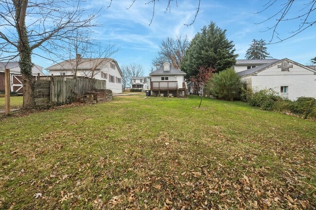 Building Photo - 6 Laurel Ave