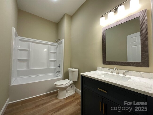 Building Photo - 516 W 7th St