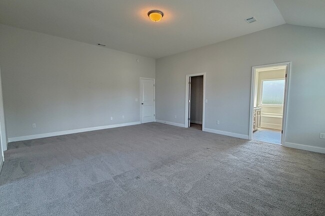 Building Photo - 44 Rimes Ave SE
