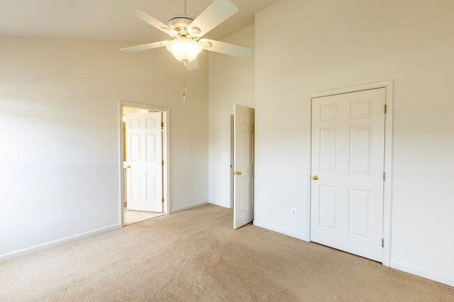 Building Photo - 2042 Lockwood Dr