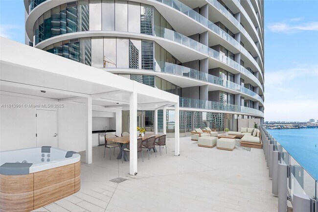 Building Photo - 300 Biscayne Blvd Way