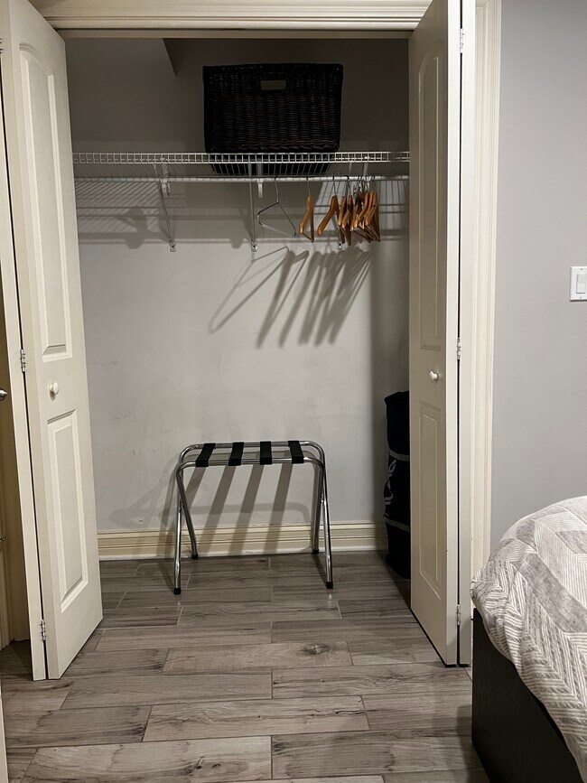 Spacious closets - 1525 N Maplewood Ave