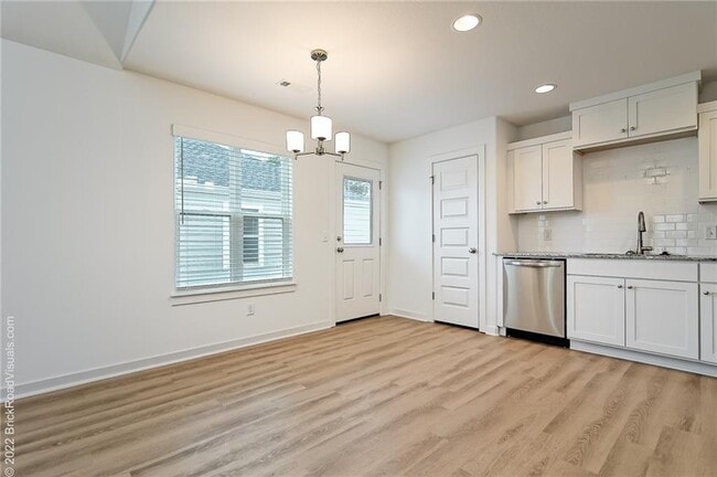 Building Photo - 5772 Holdcroft Dr