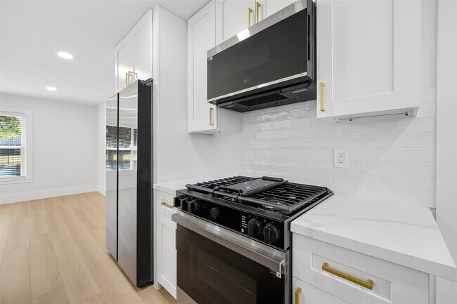 Building Photo - 9770 Cedardale Dr