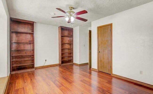 Building Photo - 1119 Meadowvale Dr