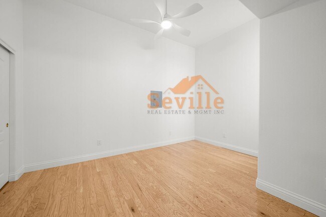 Building Photo - Renovated 2BD/2BA Condo Near Lake Merritt — Private Balcony & In-Unit Laundry