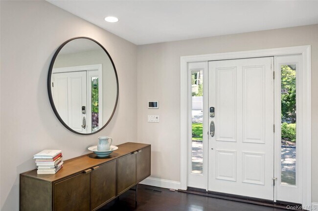 Building Photo - 8 Indian Pipe Dr