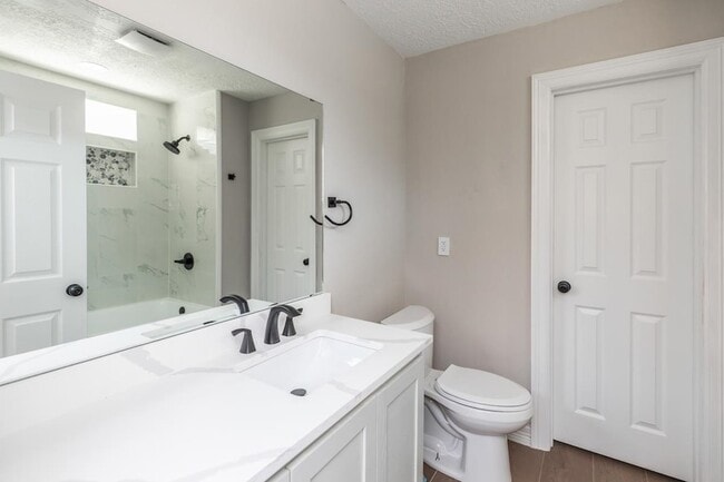 Building Photo - 185 El Pinto