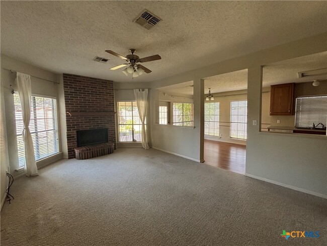 Building Photo - 309 Spur Dr