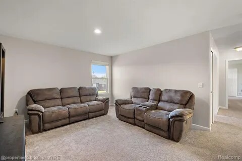 Building Photo - 61171 Saddlecreek Dr