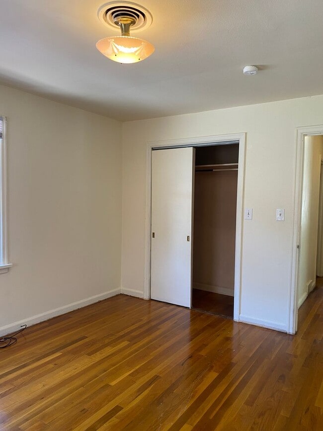 Building Photo - Classic university home with three bedroom...