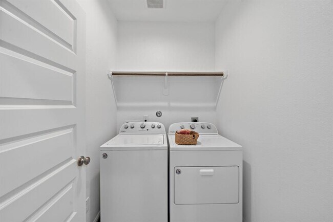 Building Photo - 9913 Brickhouse Dr