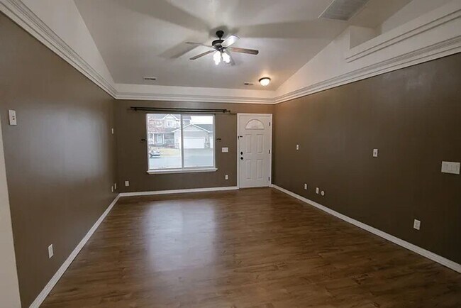 Building Photo - Charming 3-Bedroom Single-Level Home on Sp...