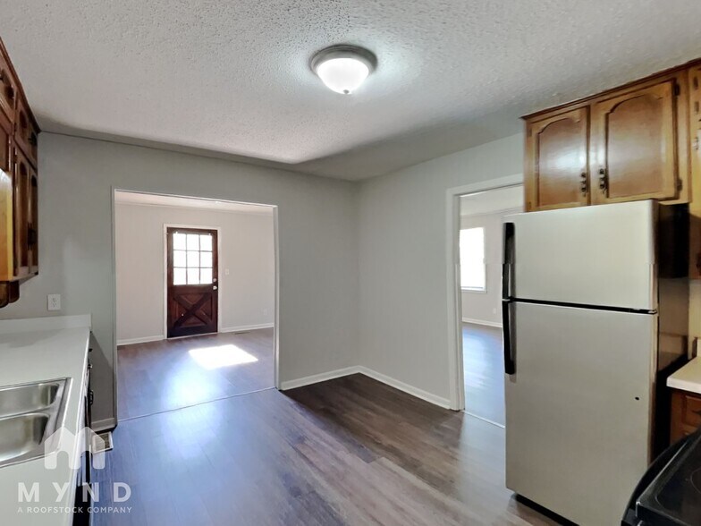 Building Photo - 217 Marshall Dr