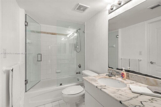 Building Photo - 1200 Brickell Bay Dr