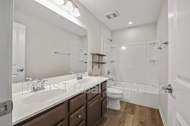 Building Photo - 380 Crownover Way