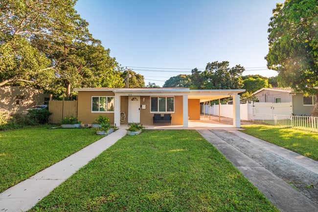 Building Photo - 954 Omar Rd