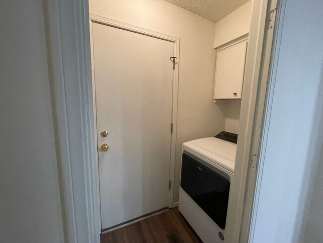 Building Photo - Beautifully Maintained Single-Level Home